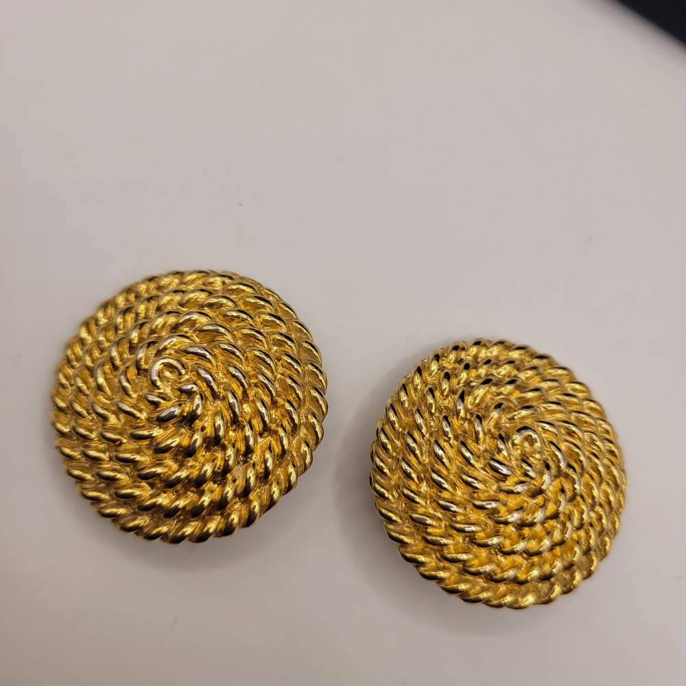 Vintage Gold Tone Domed Rope Design Large Clip On Earrings